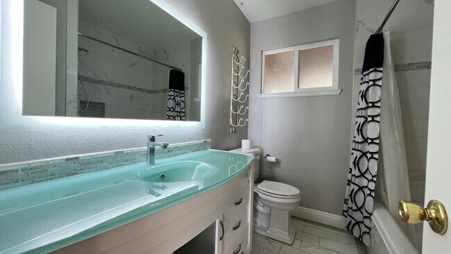 Building Photo - Turnkey 3 Bed 2 Bath Single Story View Home in Orange