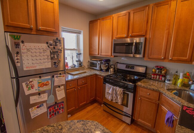 Building Photo - 2748 N Kostner Ave