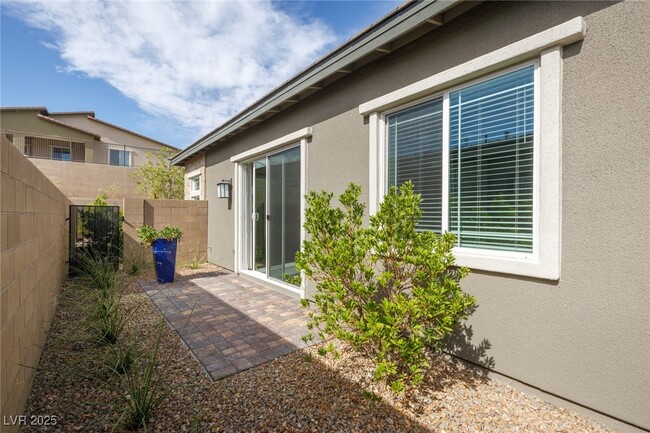 Building Photo - 929 Silverfir Ct