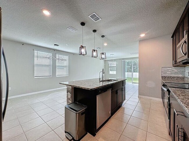 Building Photo - Wonderful like new and pet friendly home in Winter Haven