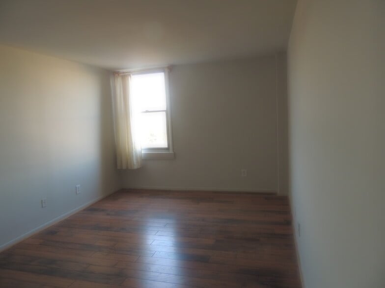 Building Photo - 4600 Duke St