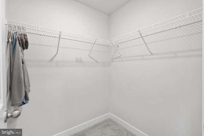 Building Photo - 45176 Drowes Ter
