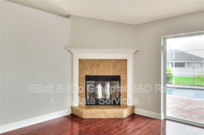 Building Photo - 6562 Evergreen Park Dr