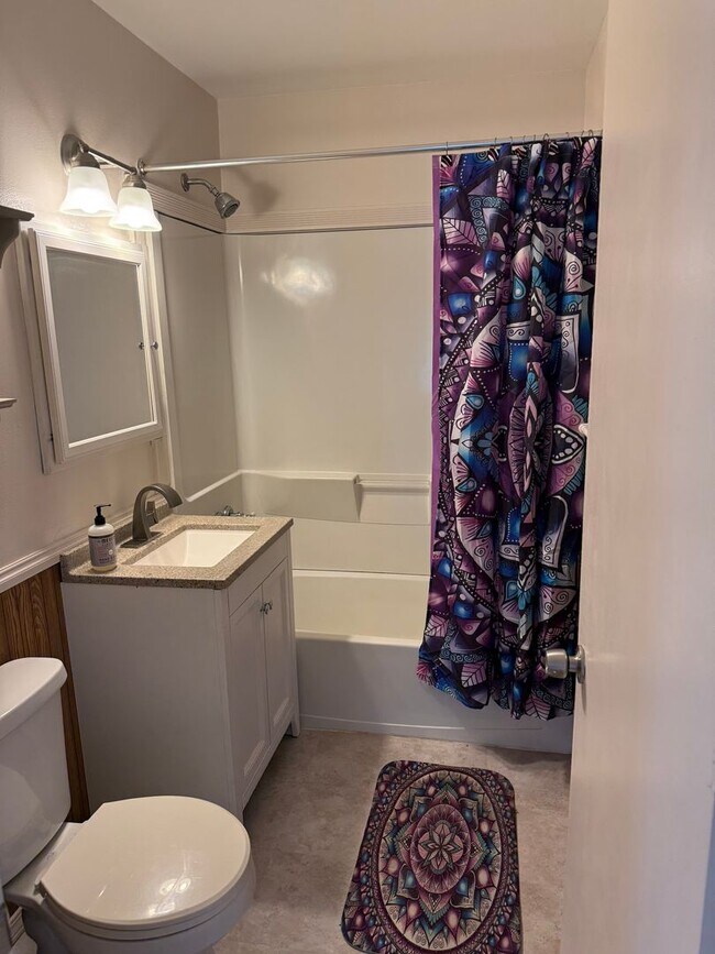 Building Photo - Awesome Property for an Awesome Price