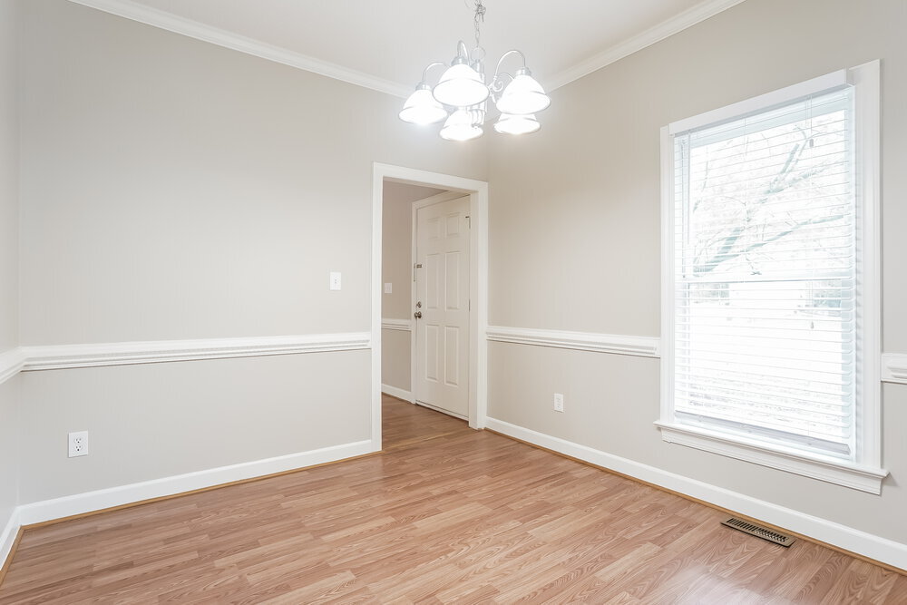 Building Photo - 212 Sleepy Creek Dr