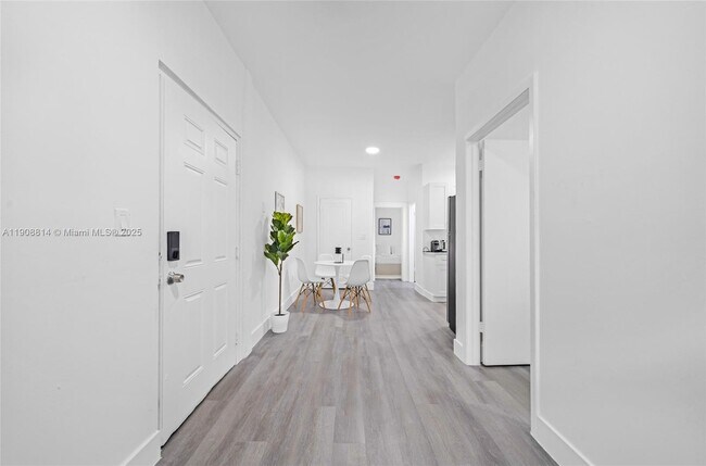 Building Photo - 1029 SW 5th St