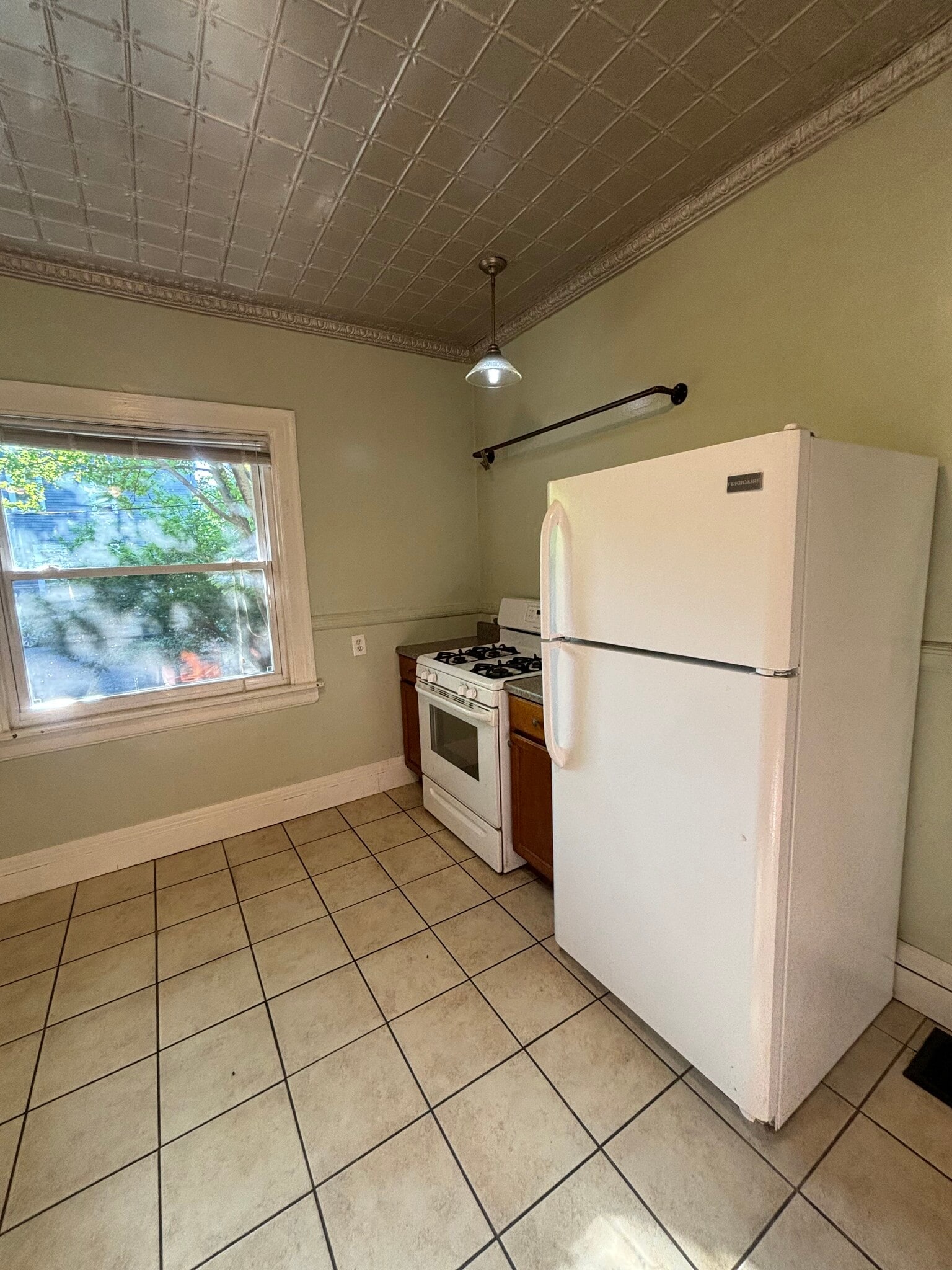 Building Photo - 5 Thayer St