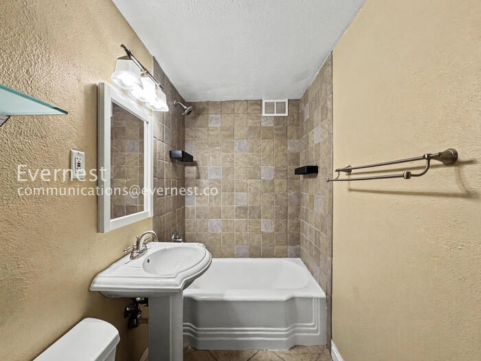 Building Photo - 276 S Sherman St