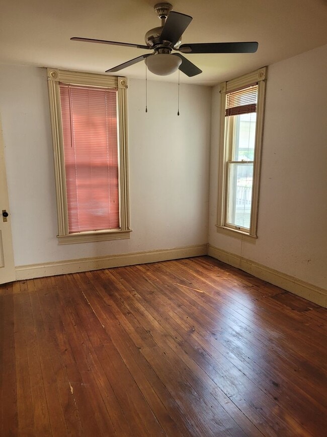 Building Photo - Nice 2Bed/1Bath Cottage