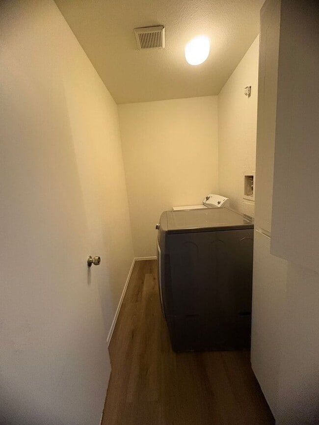 Building Photo - 2613 W Dunbar Dr