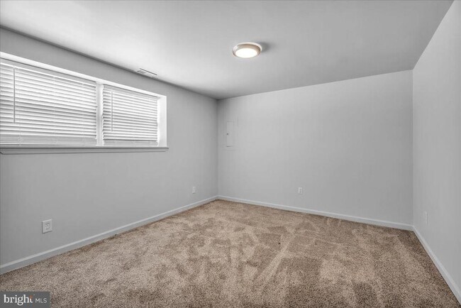 Building Photo - 318 10th St