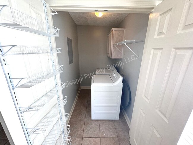 Building Photo - 2BR/2.5BA FOR RENT