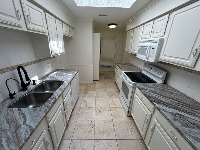 Building Photo - 2019 Chalfont Dr