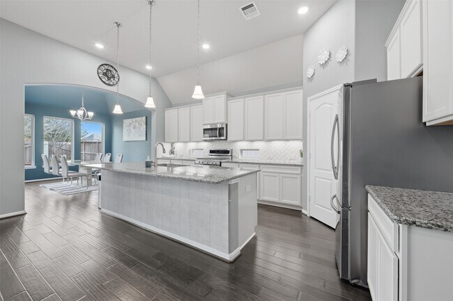 Building Photo - 806 Butterfly Garden Trail