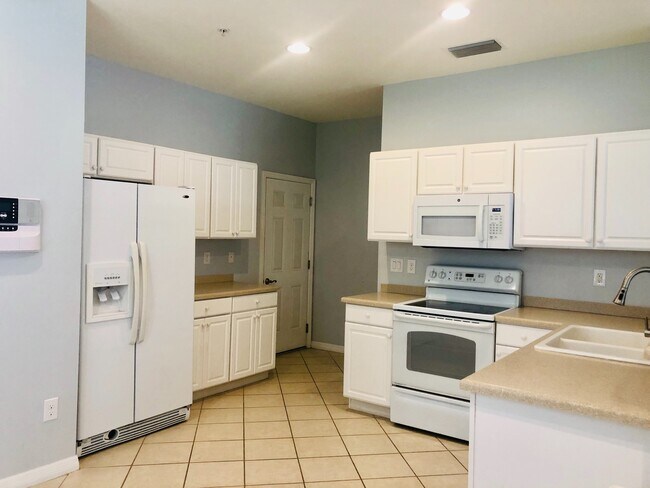Building Photo - Milano - 3BR/2BA Unfurnished Townhome in N...
