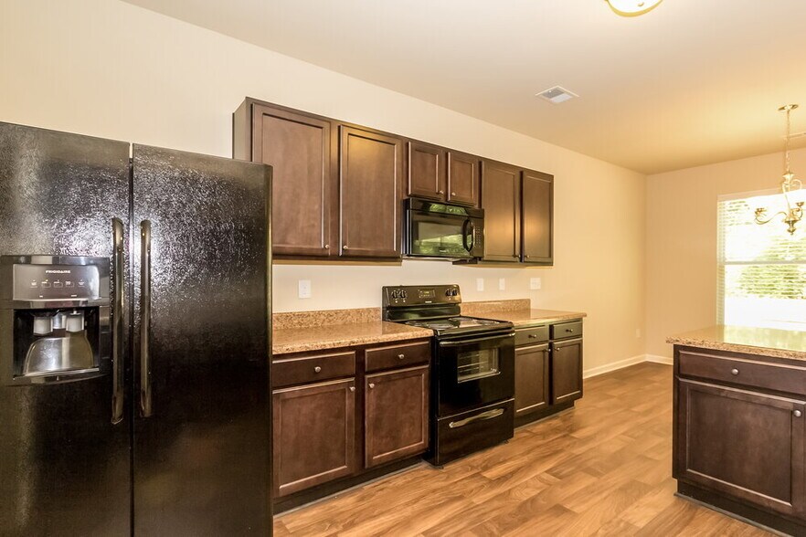 Building Photo - 258 Stillwood Dr