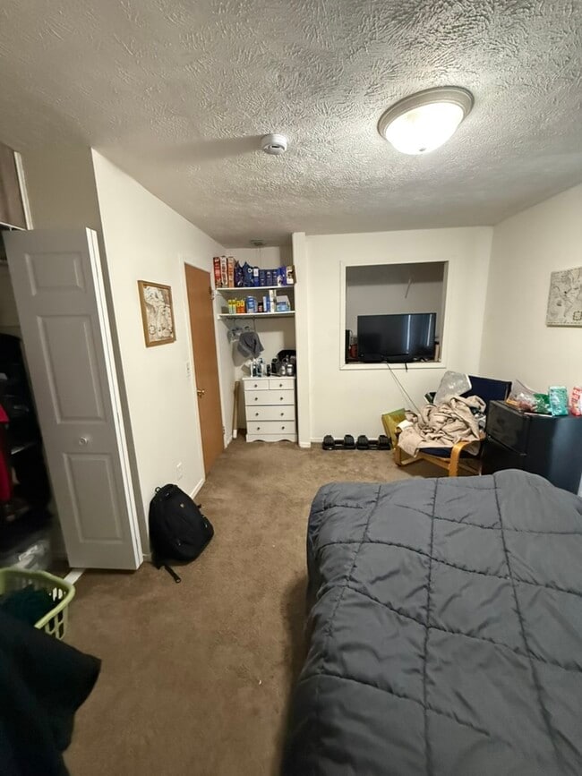 Building Photo - 805 Hicks Dr