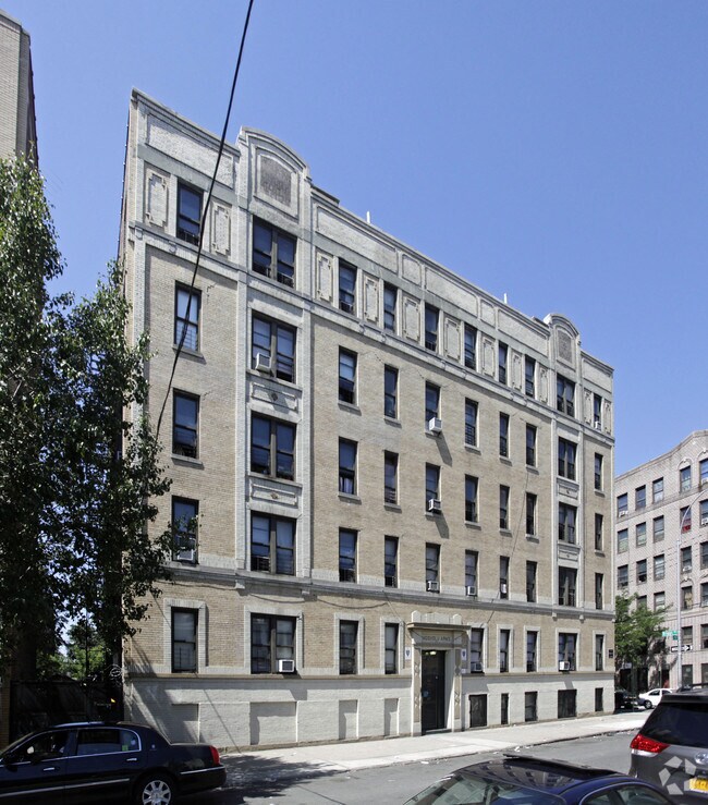 Building Photo - 264 E 199th St