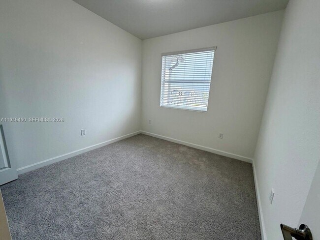 Building Photo - 254 10th Ct