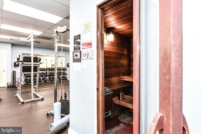 Building Photo - 1211 S Eads St