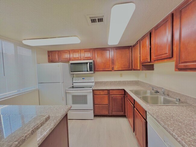 Building Photo - 5220 Indian River Dr