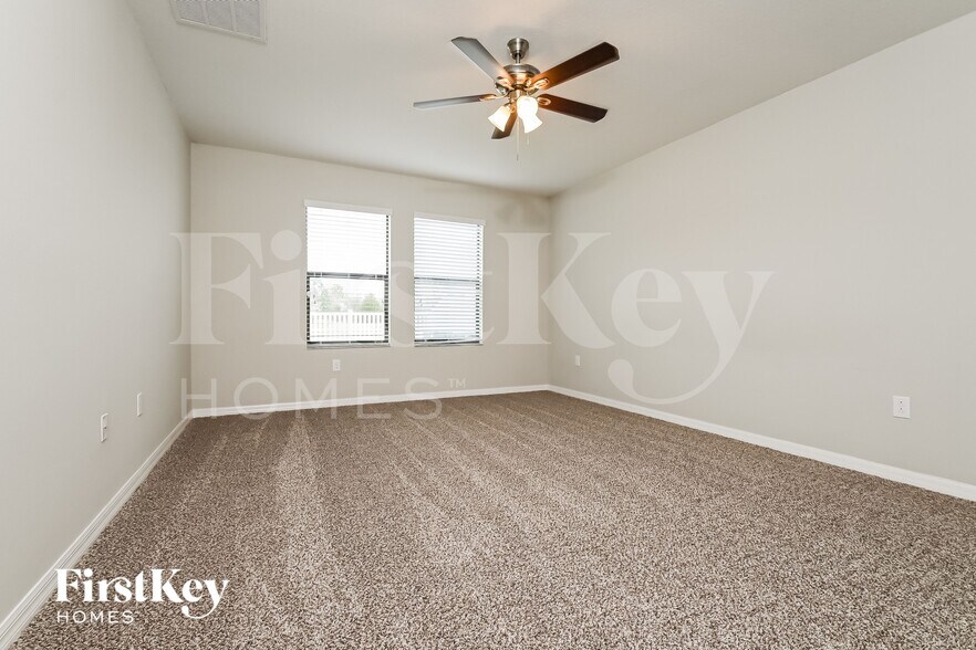 Building Photo - 14827 Crescent Rock Dr