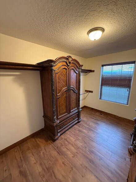 Building Photo - 3420 W Pescador Dr