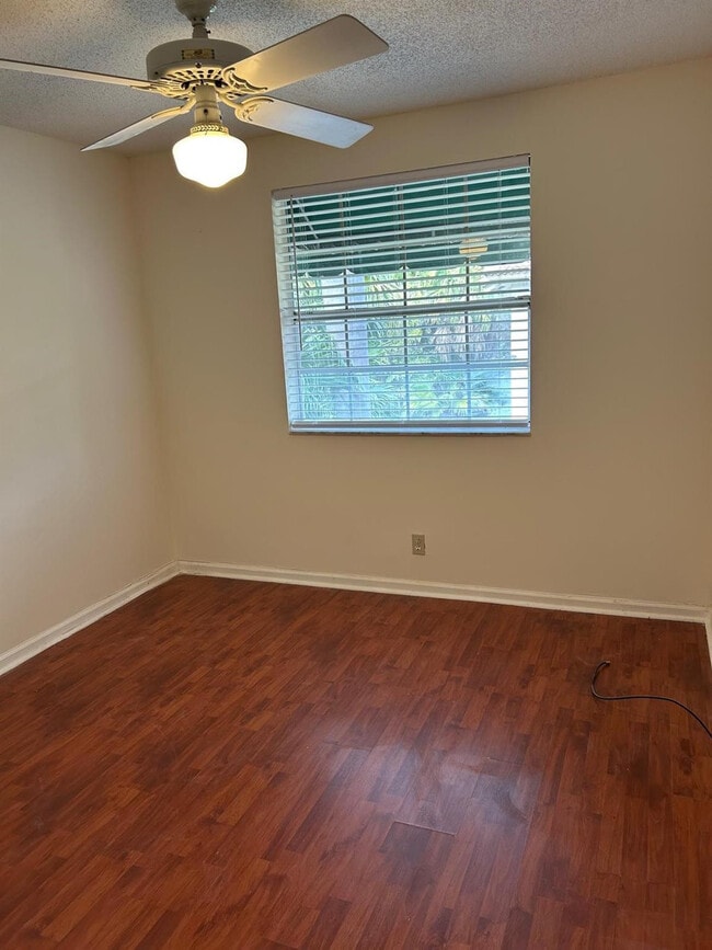 Building Photo - 6542 Via Regina