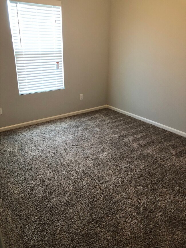Building Photo - Newer 3/2.5 Home for Rent on The Southside!