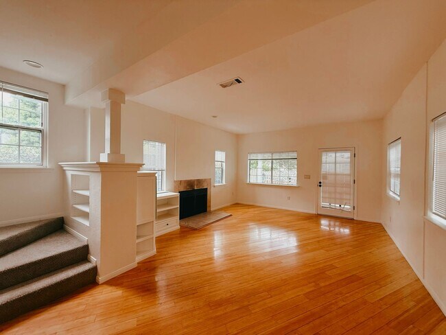 Building Photo - Welcome to This Charming 3BR/2BA Ocean Beach Coastal Home