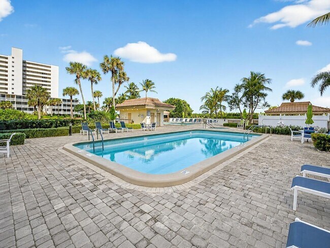 Building Photo - 3400 N Ocean Dr