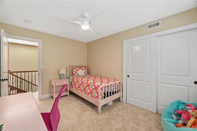 Building Photo - 730 N Paulina Ave