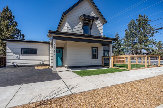 Building Photo - 61579 SE Lucia St