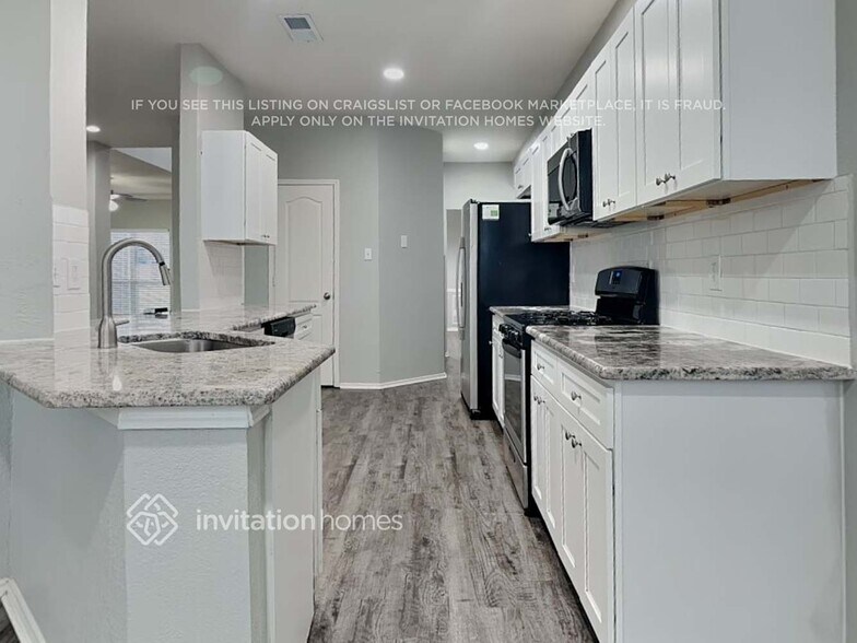 Building Photo - 828 Sansome Dr