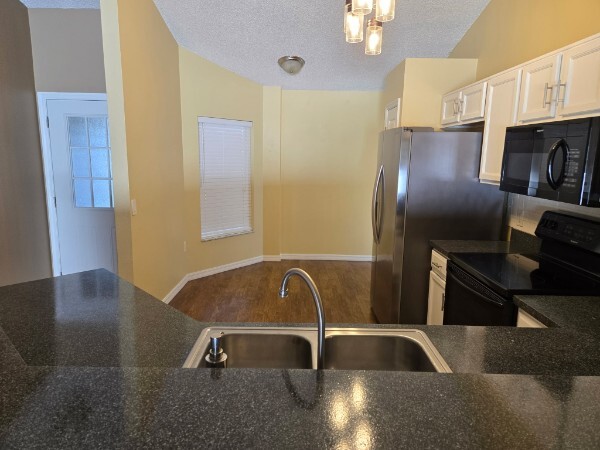 Building Photo - 2631 Winchester Cir