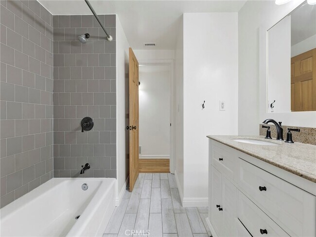 Building Photo - 10918 Reseda Blvd