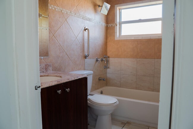 Building Photo - 231 NW 20th St