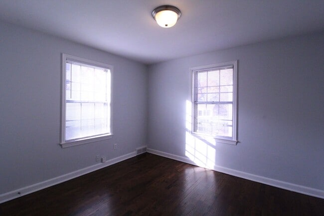 Building Photo - November FREE On This 2 Bedroom 2 Bath