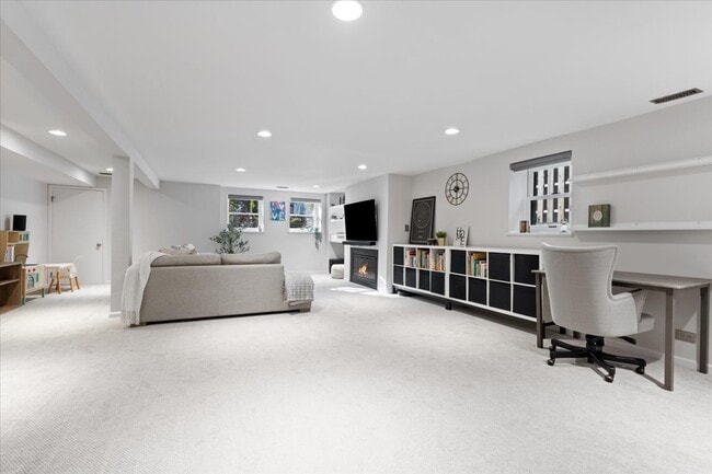 Building Photo - 1867 N Halsted St