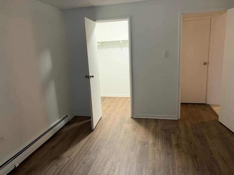 Building Photo - 1227 E Long Valley Dr