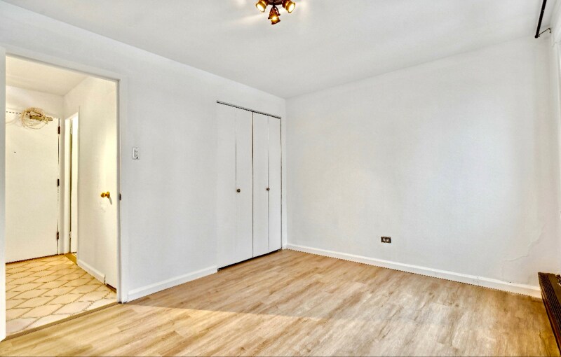 Building Photo - 700 W Bittersweet Pl