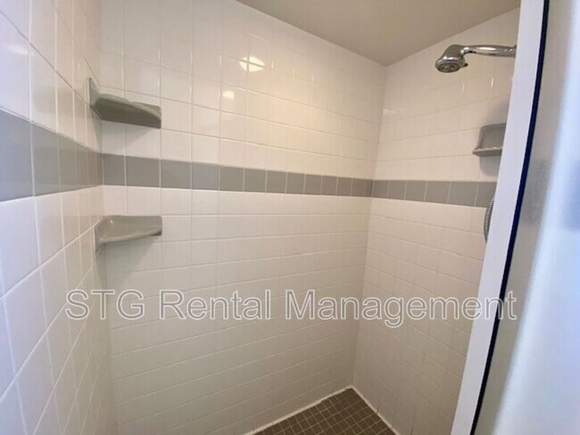 Building Photo - 2215 Chandler Dr