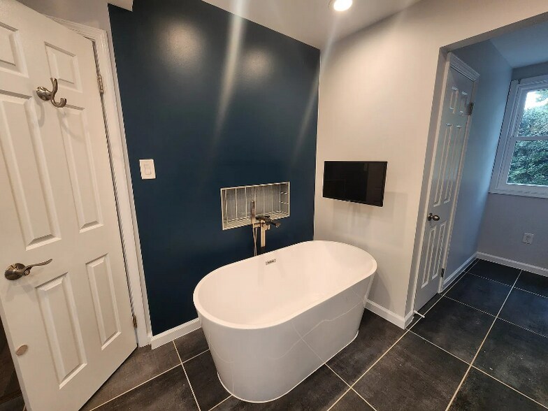 Building Photo - 721 Symphony Woods Dr