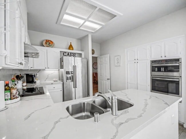 Building Photo - 7773 Beltane Dr
