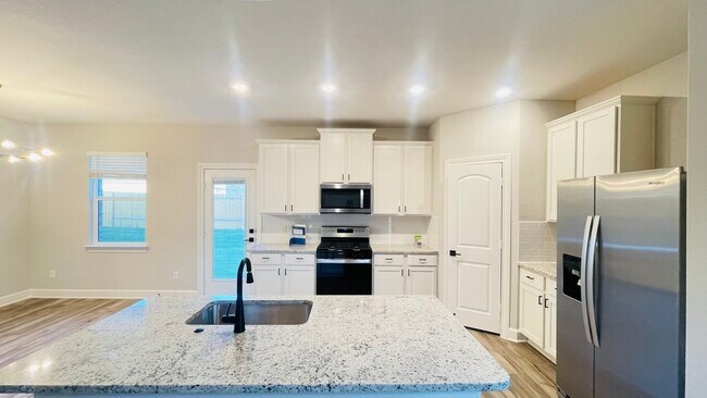 Building Photo - 2104 Hardwick Dr