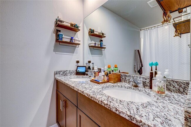 Building Photo - 10210 Daybreak Glen