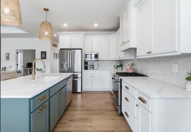 Building Photo - 1 Country Club Ct