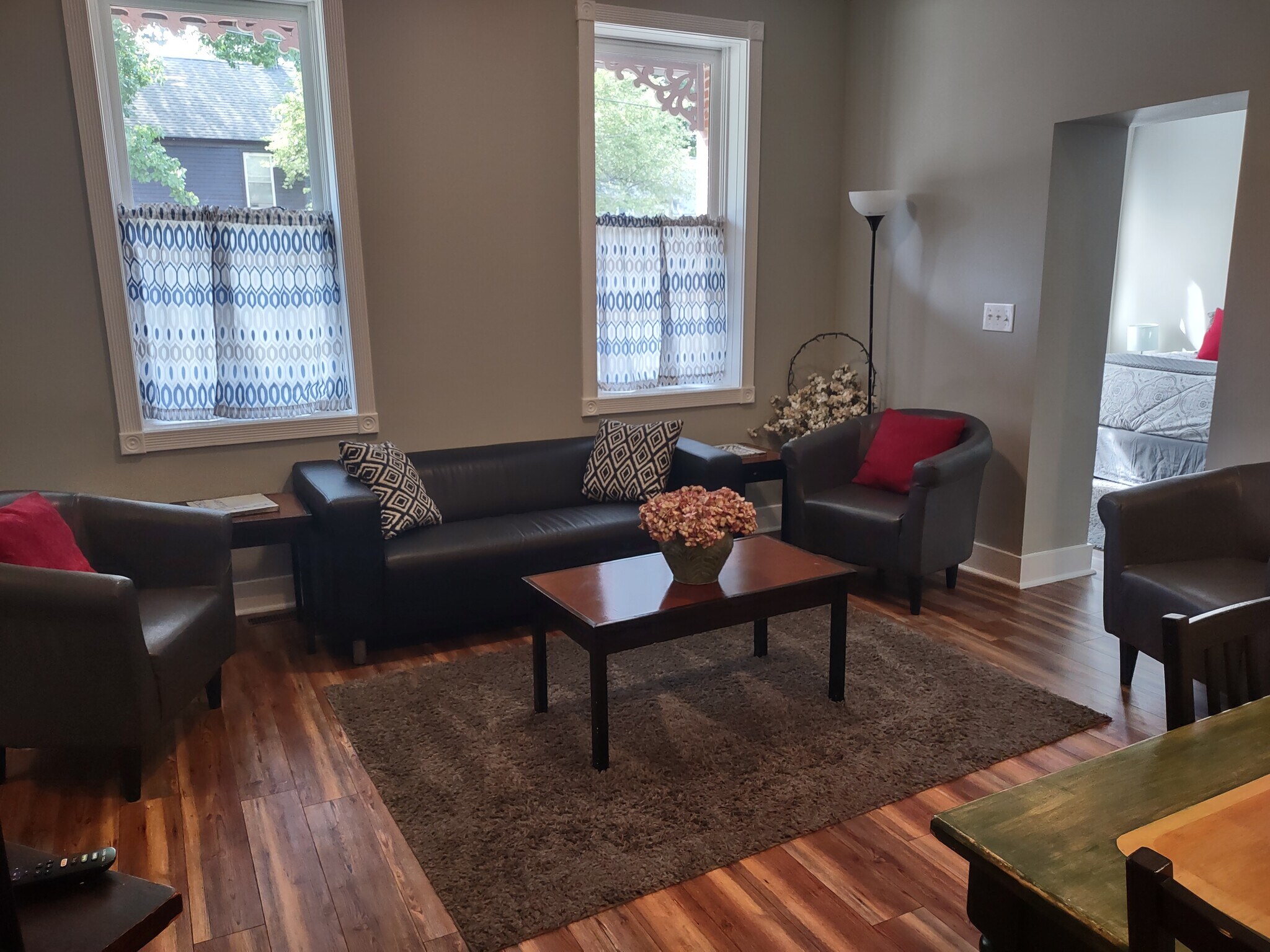 Building Photo - 3144 Woodbine Ave