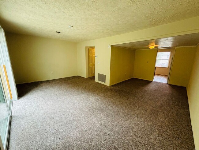 Building Photo - 307 Fairfax Rd