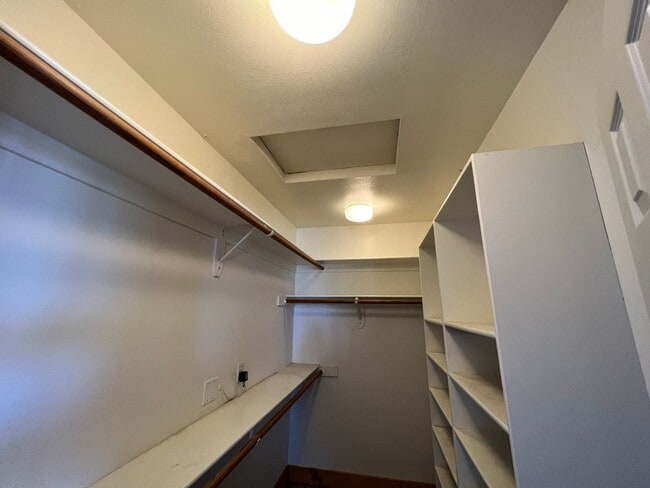 Building Photo - BEAUTIFUL Mountain Home